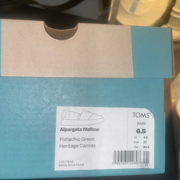 Toms canvas Flats - Picture 2 of 3